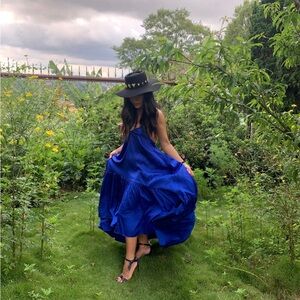 Perrin & Co Elegant Blue Maxi Dress